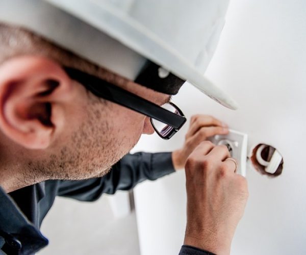 electrician-1080554_640
